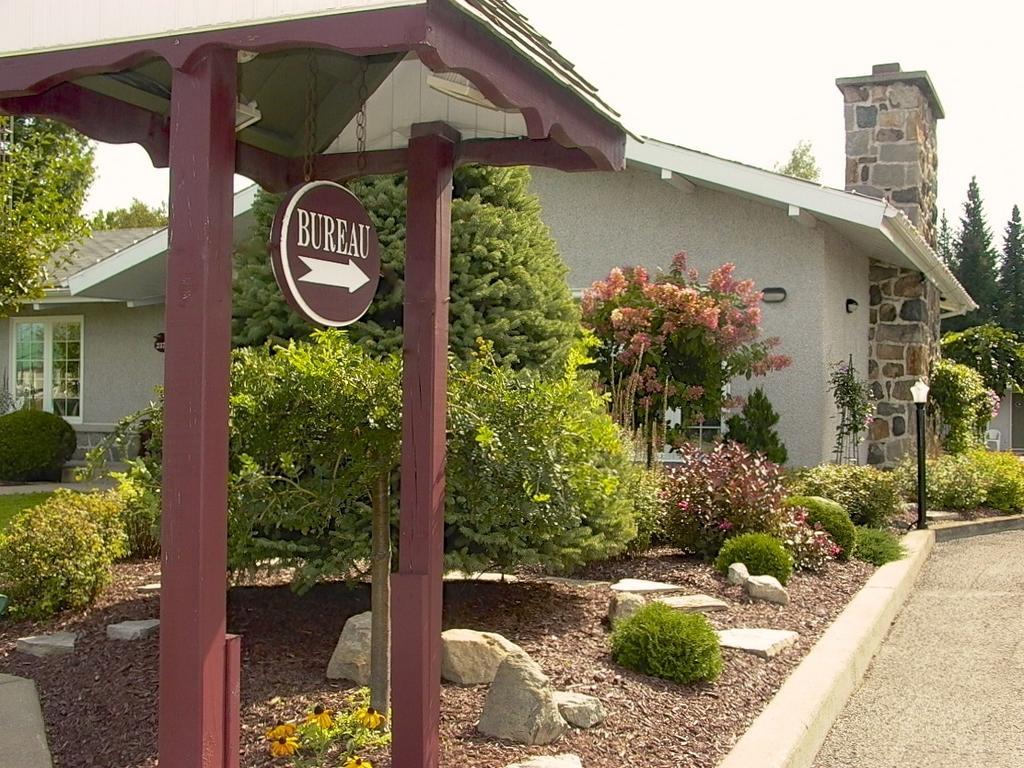 Motel La Cheminee Saint-Jerome Buitenkant foto